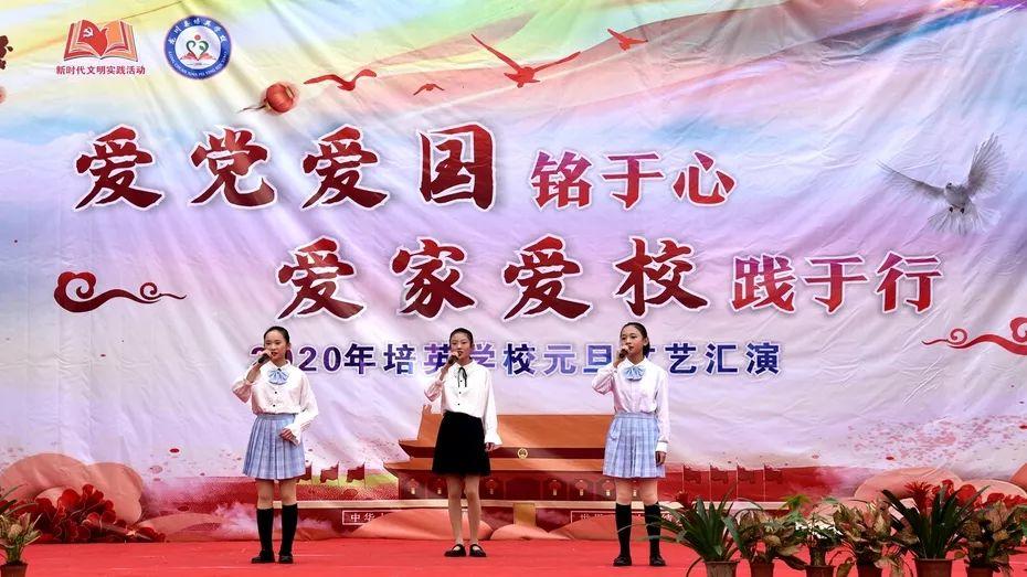 小S晒泳装照,并表示“45岁有点肉还挺性感的啊”,身材好绝!